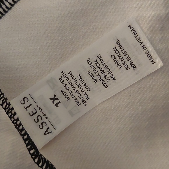 Assets Spanx Faux Snakeskin Print Leggings Size 1X - Picture 3 of 5